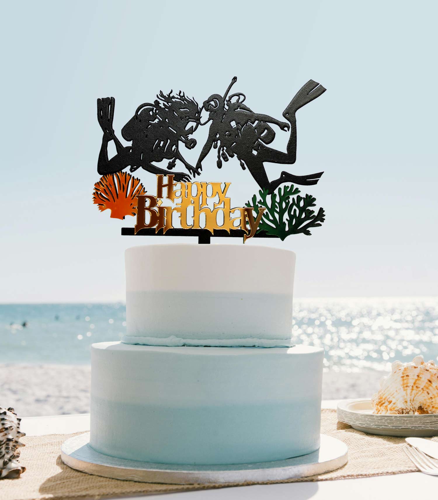 Topper cake plongée sous-marine avec couple de plongeurs en bois noir et happy birthday doré miroir