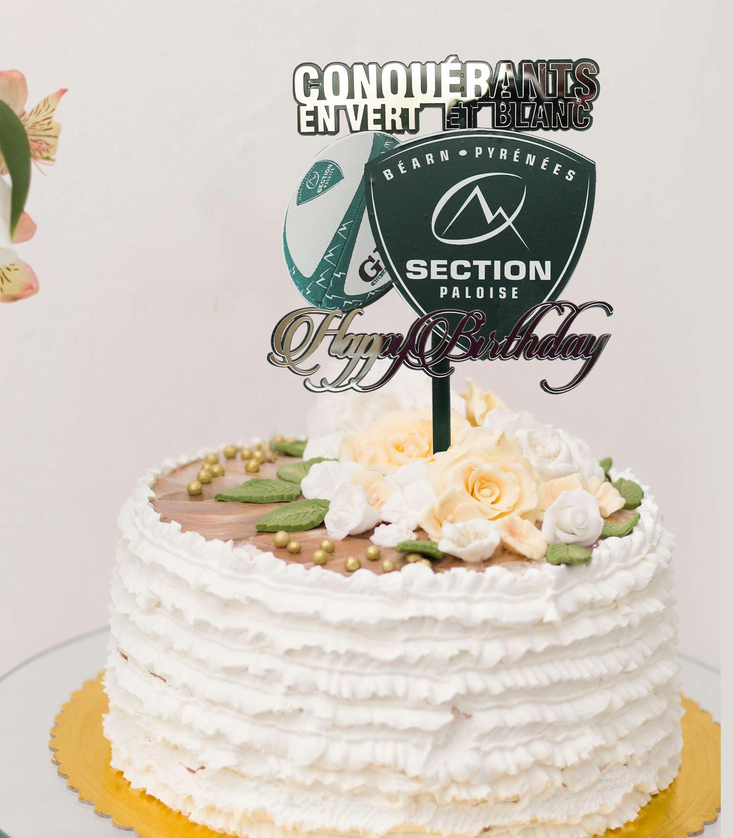 Topper cake rugby avec rugbyman et ballon de rugby en acrylique, inscription happy birthday et slogan en argent miroir